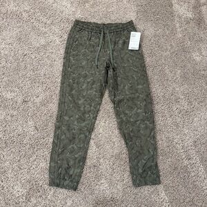 Athleta Printed Farallon Jogger Size 6 Camo